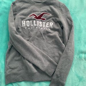 grey Hollister crew neck.